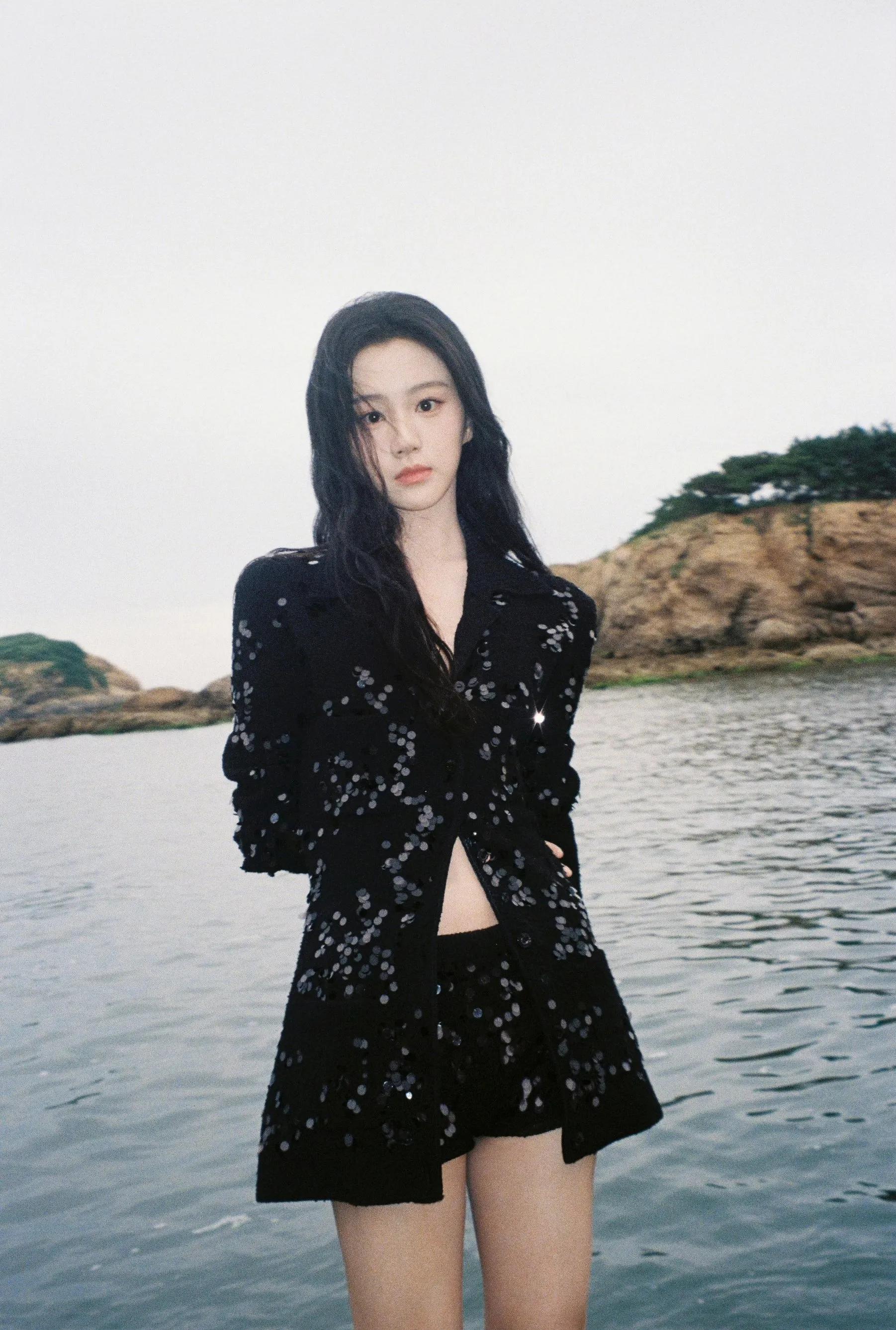 包上恩海边写真美图