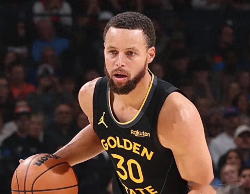 勇士惨败！库里13中4+恶犯，亚历山大28+5三节打卡，格林愤怒不满