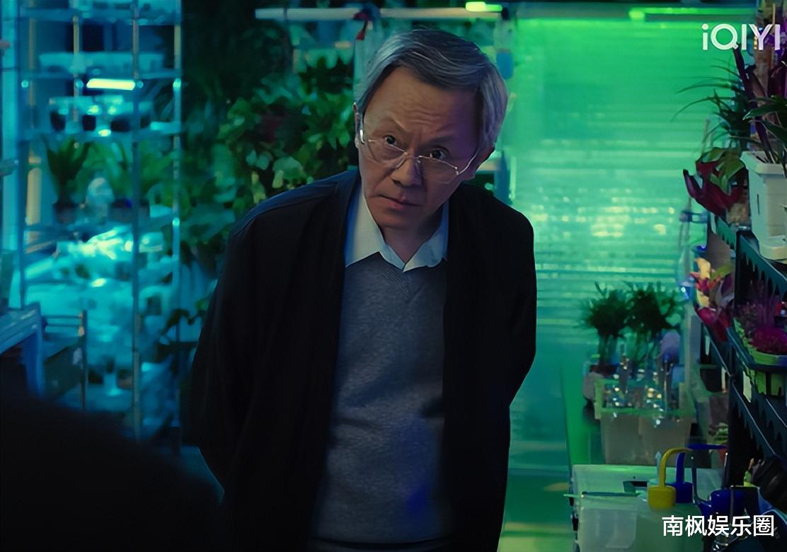 开播20分钟拿下飙升榜第一！连刷5集！我想说: 这部悬疑剧要火向全国