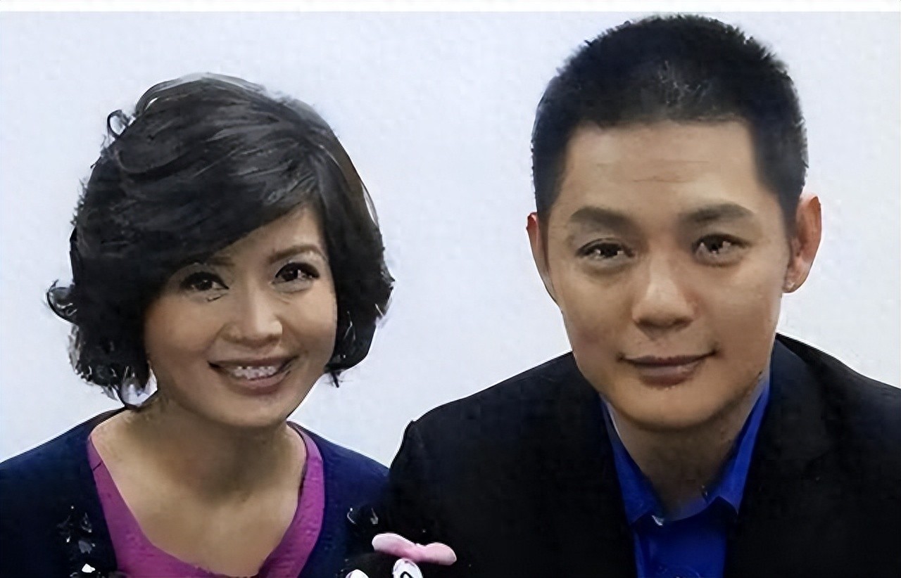 离婚8年，傅程鹏程愫高调认爱，给内娱上了一课，终是周励淇输了