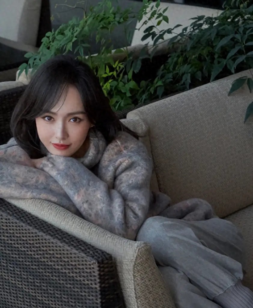 离婚传闻真相大白不到2月，唐嫣彭冠英官宣，撕下了罗晋的\体面\