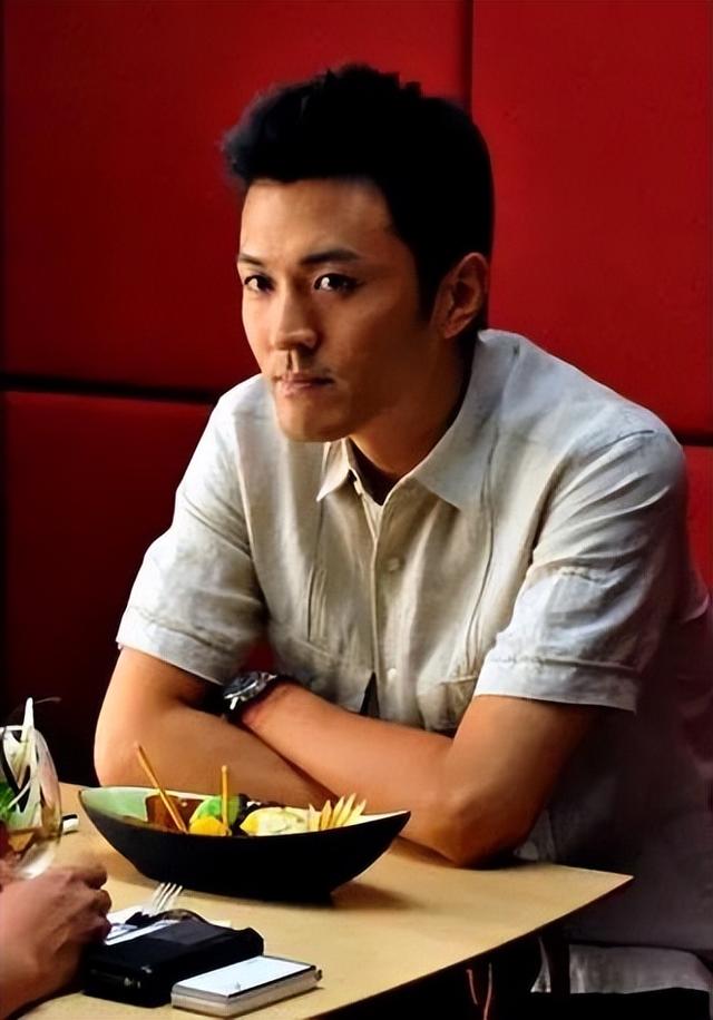 高圆圆前任于小伟:分手后12年单身,49岁携妻带子成叔圈顶流