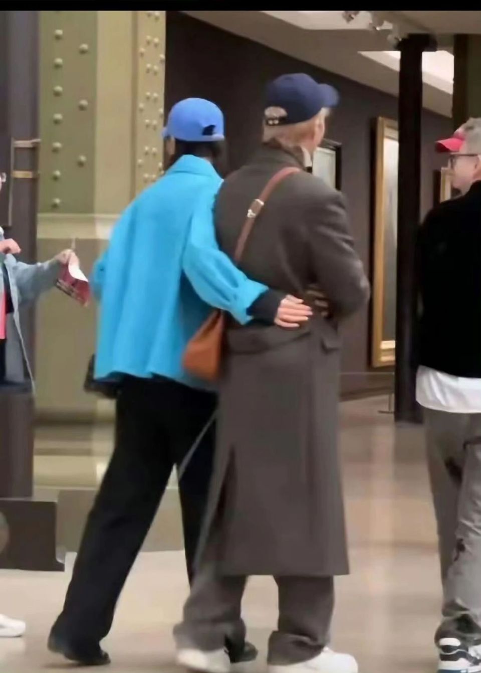 何穗疑退圈!清空微博拒工作,与陈伟霆恋情成谜引猜测