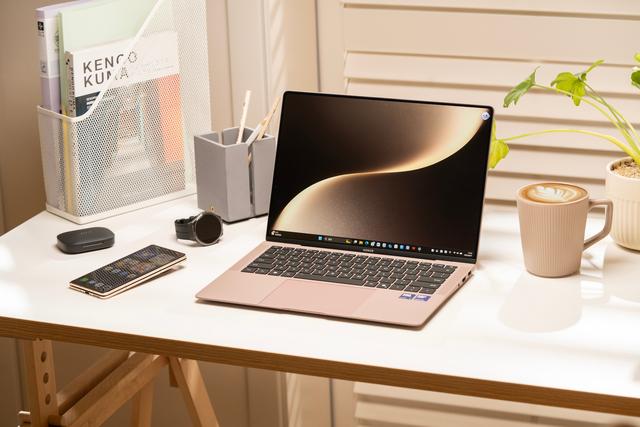 榮耀MagicBook Art 14圖賞：“1000g+1cm”的絕美輕薄本