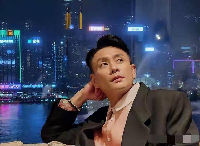 TVB型男小生“时装车祸”遭吐槽