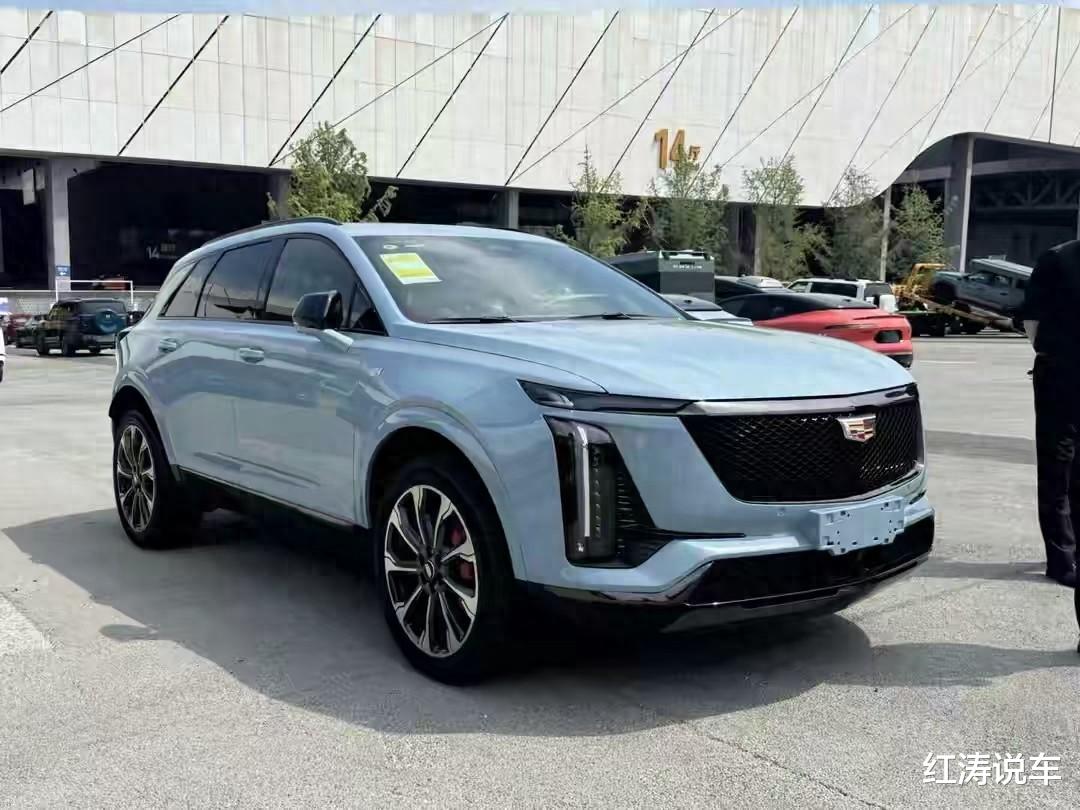 2025成都车展:凯迪拉克XT5实车现身,新增赛里木蓝配色
