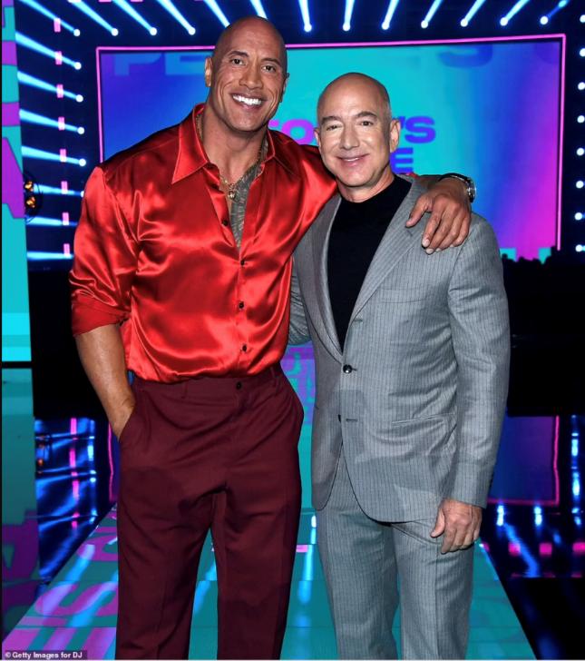 贝佐斯心真大!游艇度假还叫上了妻子的前男友,被桑切斯彻底套牢