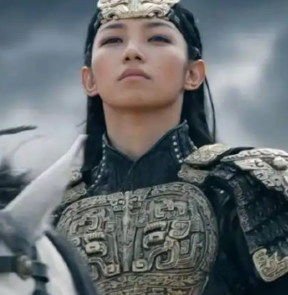 一张大驴脸,皮肤黑的透亮,却要演“倾国倾城”,郝蕾的话说对了