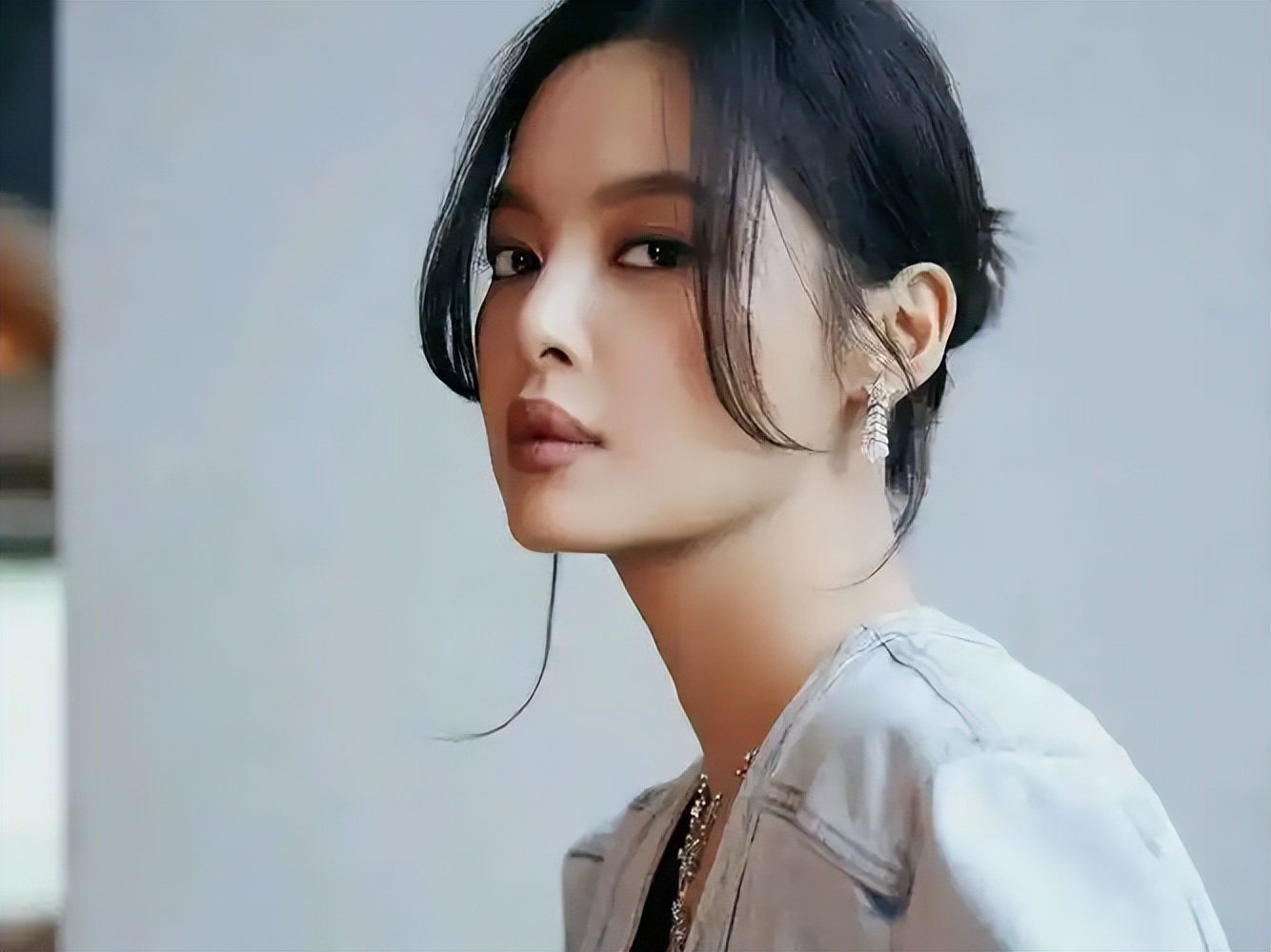 辛芷蕾不忍了！疑似6连问回击郝蕾，顺手替王传君出了口“恶气”