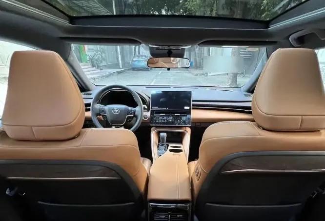 为什么这台丰田正在被30+男人悄悄买走？15万预算下比新能源更稳