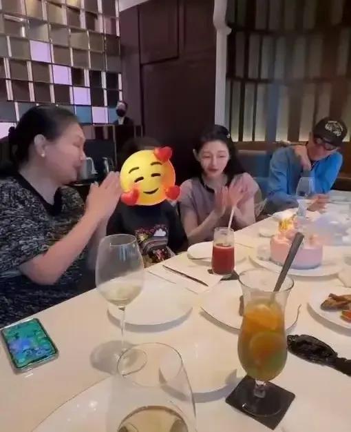 S妈母亲节发文思念大S,曝光多张旧照里面都有光头,文字一语双关