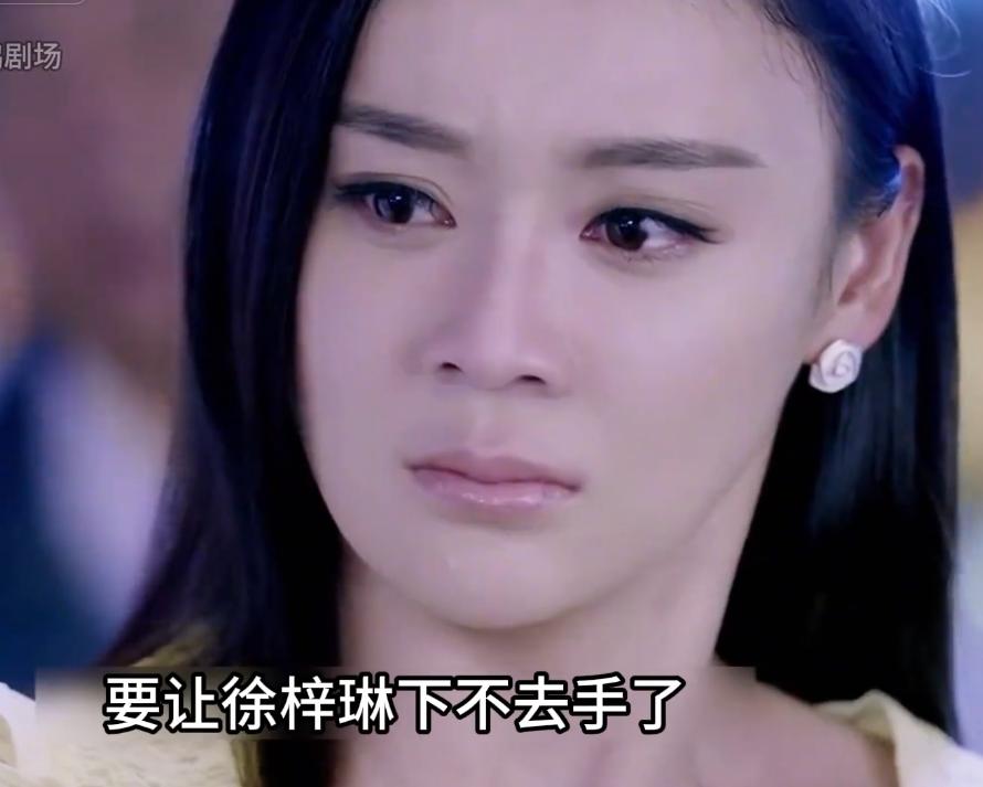 袁姗姗线下被偶遇，穿大棉袄坐路边吃面，生图五官立体但有姨味