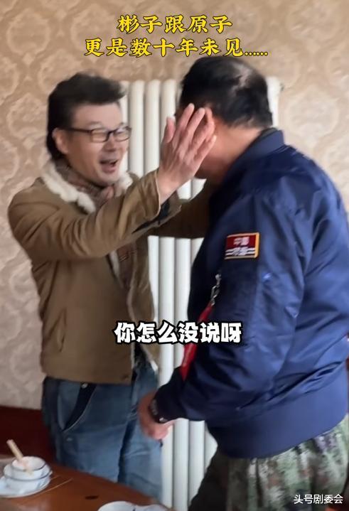 58岁李彬和洪剑涛在北京聚餐，李彬患病后老了许多，两人泪洒餐桌