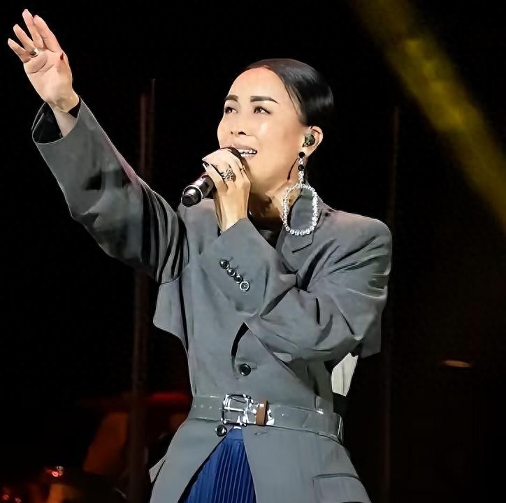 出轨风波真相大白3个月，那英近况曝出，事实证明，马伊琍说对了