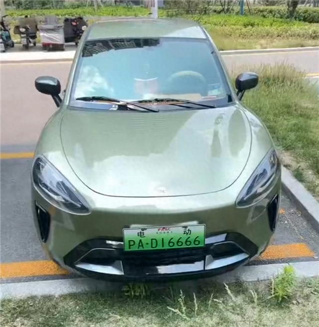 小米YU7惨遭山寨！老头乐版已经上路