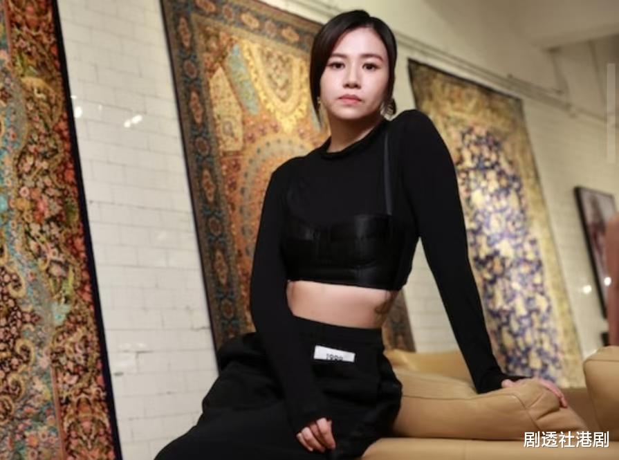 撒狗粮！TVB双料视帝罕与女友公开放闪，隔空传情更霸气宣示主权