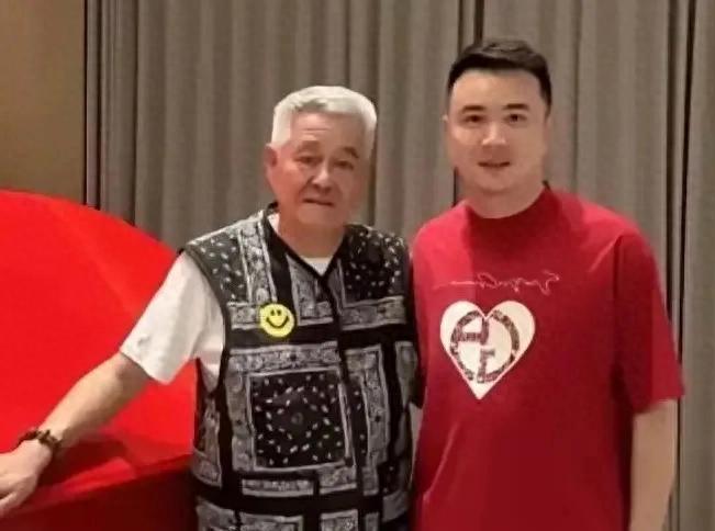 章子怡去赵本山三亚家中拜年，状态十分靓丽，看着状态超级无敌