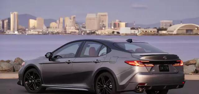 第九代凯美瑞中美版本大比拼,你更喜欢哪一款