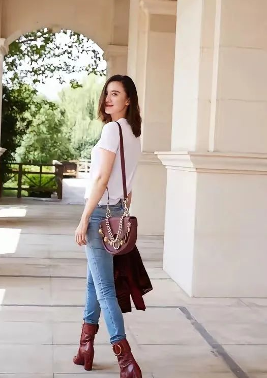 43岁宋佳低调完婚，与小7岁王伟喜结连理！宋佳竟然早就低调领结婚证了！