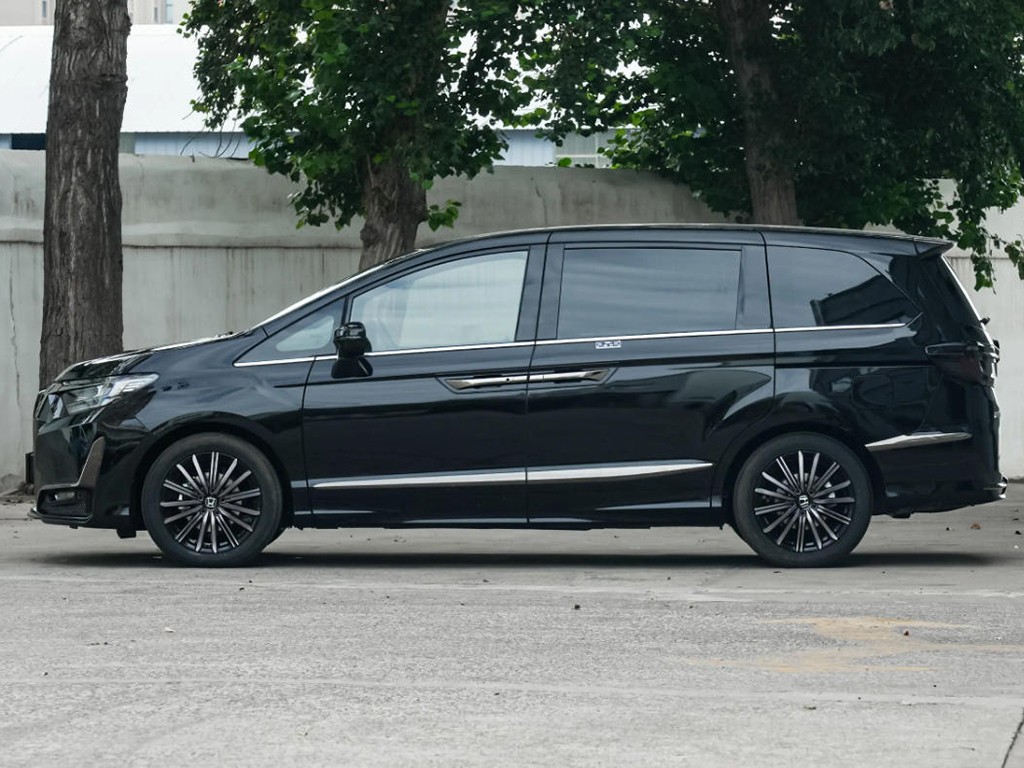 东风本田终于妥协！新款艾力绅官降3万上市，配置升级，销量能涨？