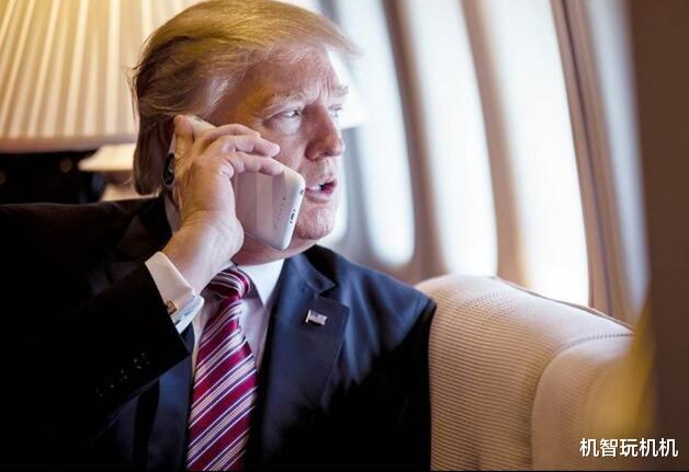 总统手机被扒出是中国制造,特朗普支持率降至历史新低!