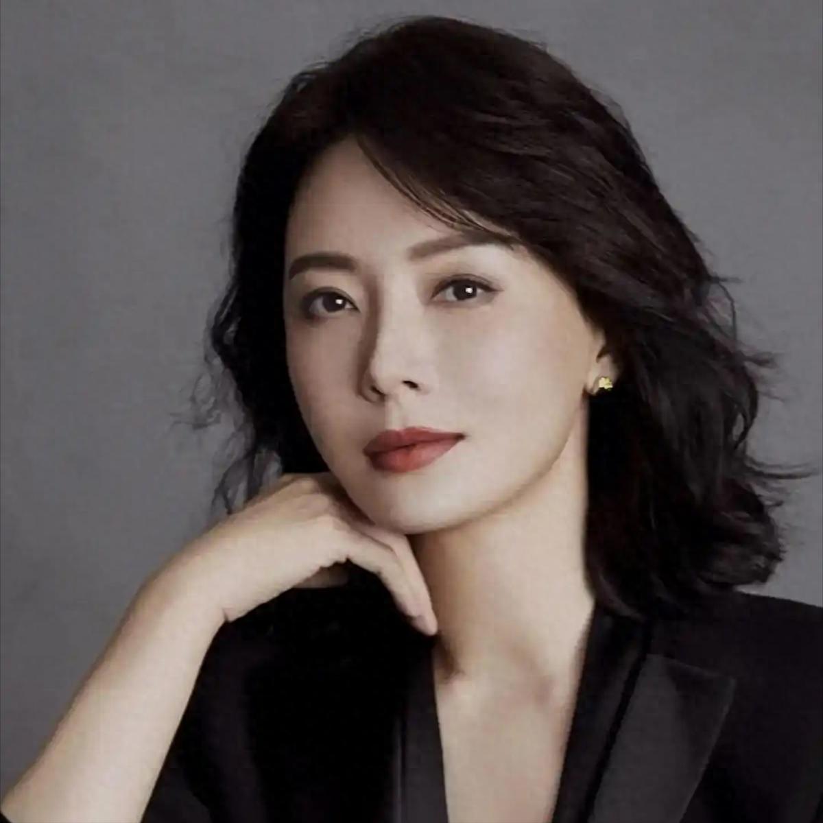 陈数首谈14年婚姻,盲目听从丈夫安排,身患重病后现状如何?