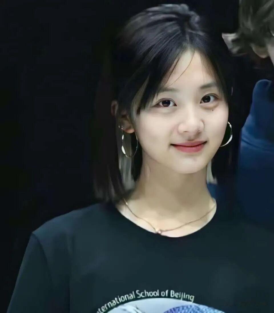 18岁黄多多正式出道:不愧是星二代,起点果然高