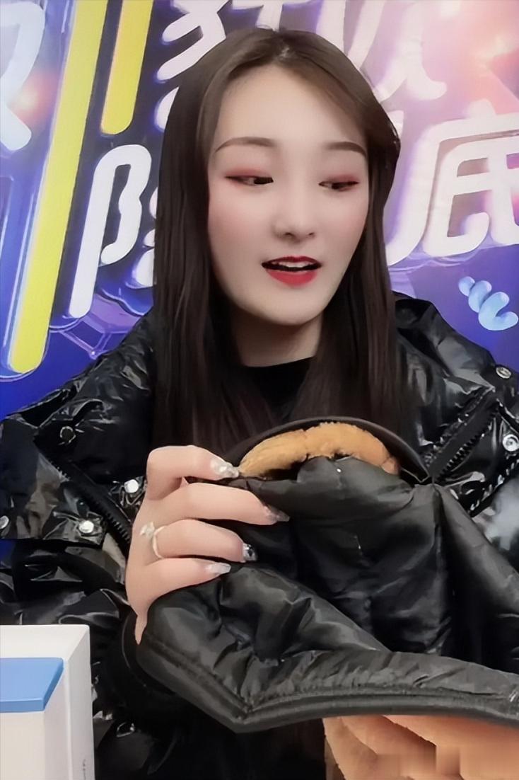 陈亚男和朱小伟离婚4年，耗尽人气后回心转意，但他们早已是过去