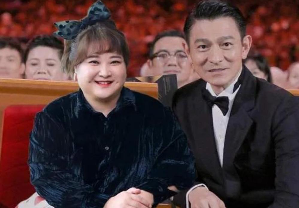 和贾玲生子传闻真相大白2年，25岁范丞丞突传喜讯，终于等到这天