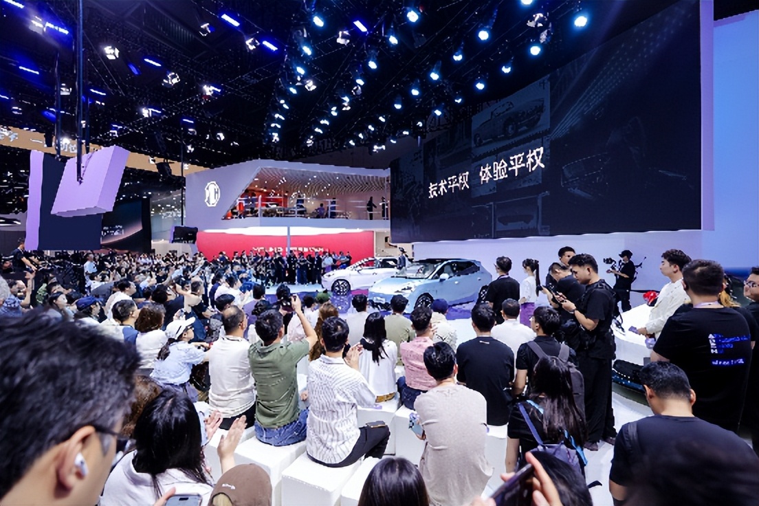 全新MG4上市:重塑纯电两厢市场格局,引领技术平权新时代