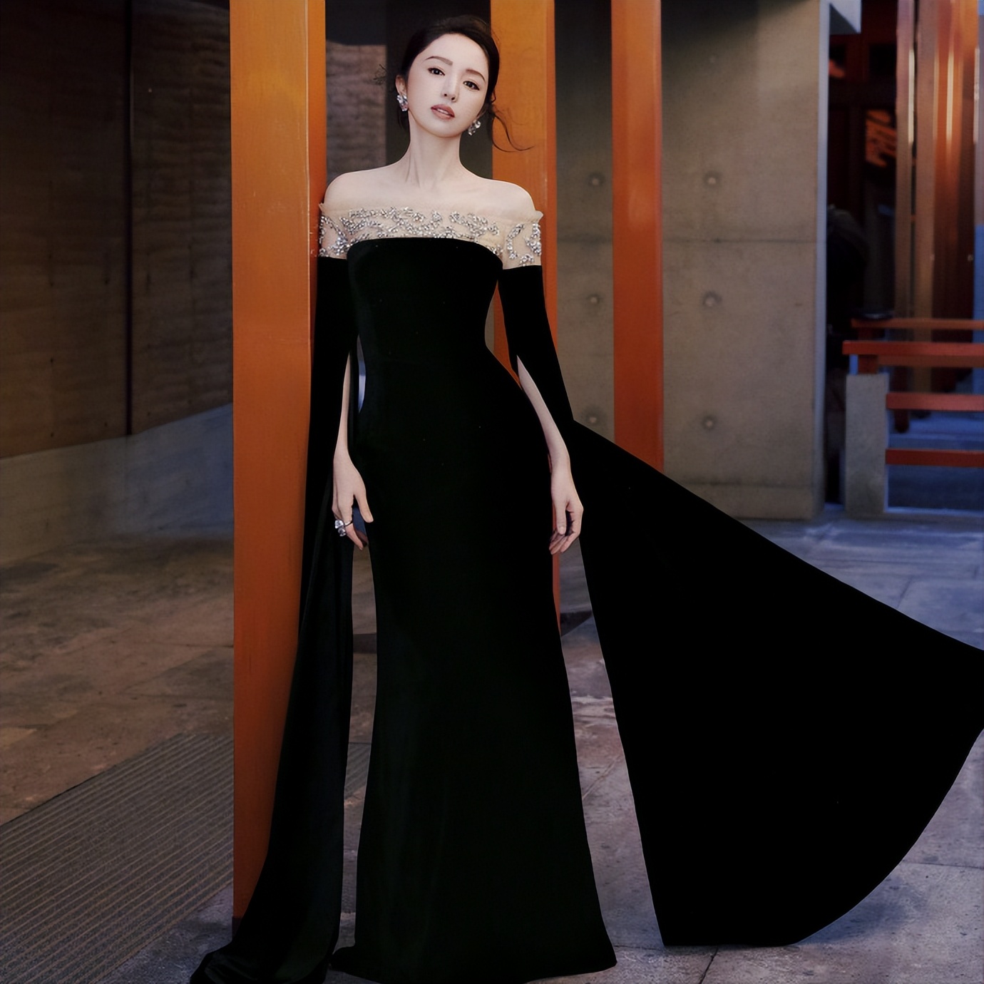 董璇嫁小9岁老公,婚后不满两个月引争议,展现了内娱的人情冷暖