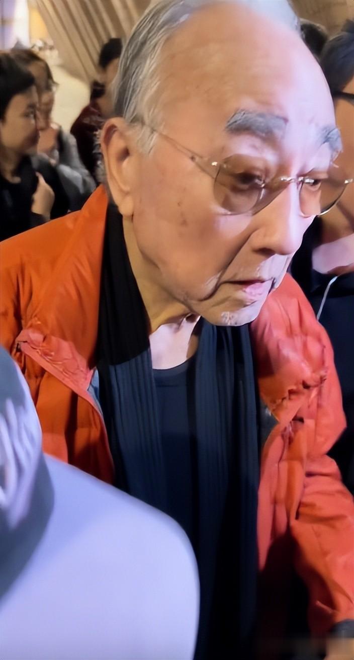 真实状况曝光！香港知名男星饱受病痛折磨多年，右眼已完全失明