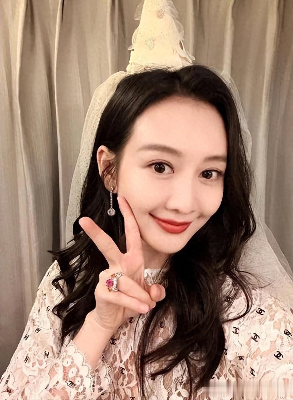 王鸥才是真清醒！住200平复式豪宅独自养娃，花10w请3位保姆照顾