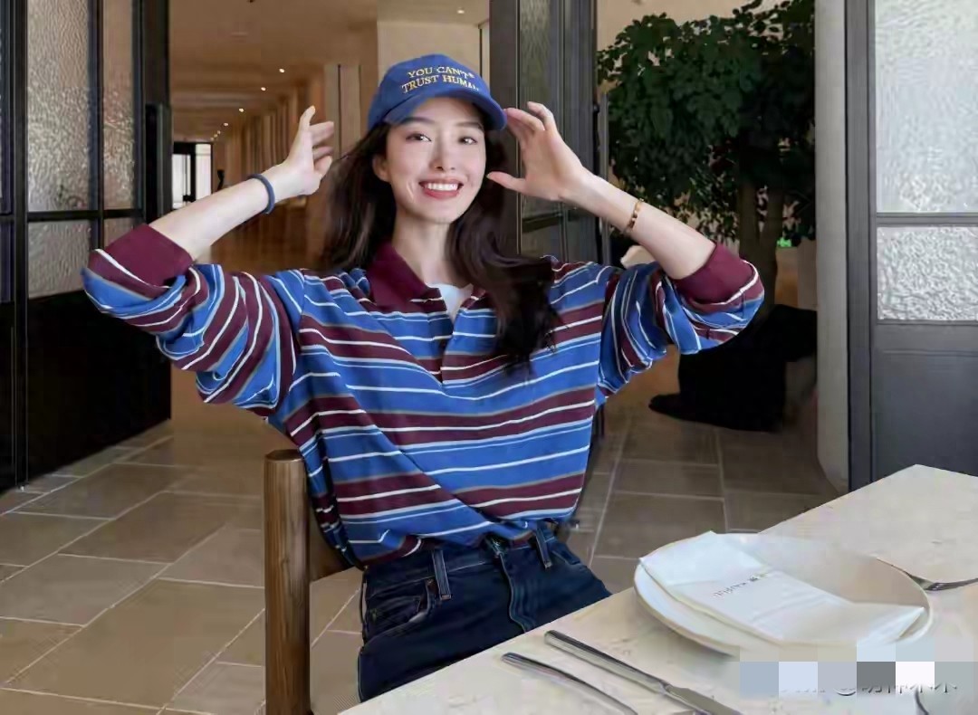 杨采钰底气不足在线回应细姨传闻,40万卡地亚手镯买不来安全感