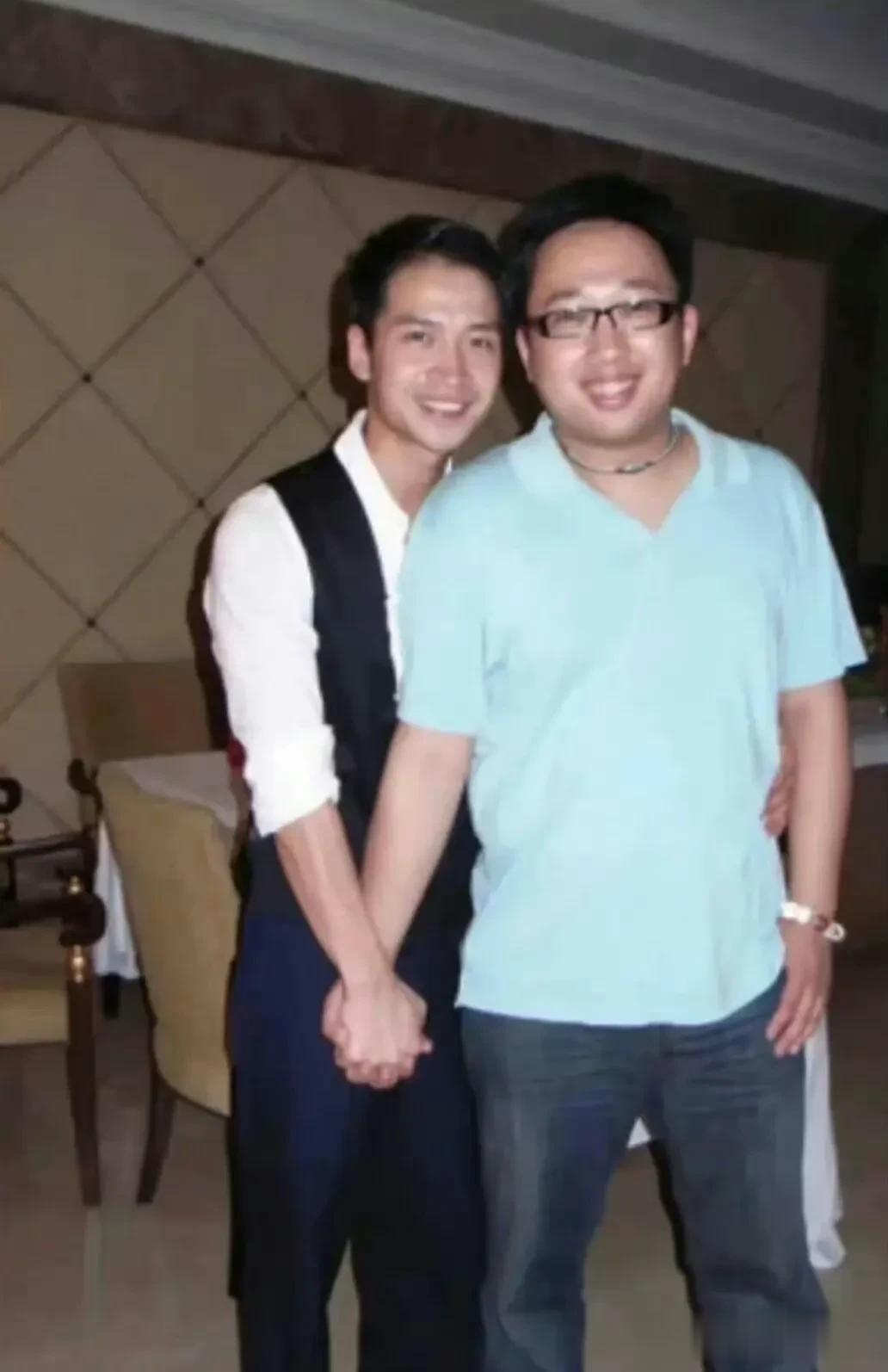 许莉莎说何晟铭是于正白月光,何晟铭给于正打电话,于正说没信号