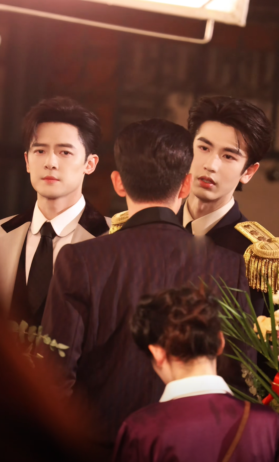 当付辛博与张凌赫同框，理解颖儿了，难怪结婚8年还会被帅到脸红