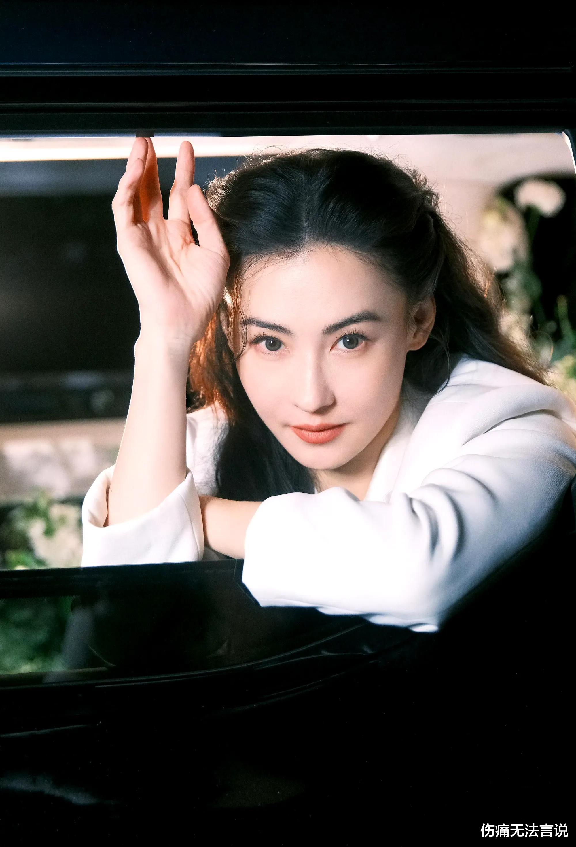 女神也逃不过岁月侵蚀?张柏芝凭什么重回颜值巅峰,白色西装大片