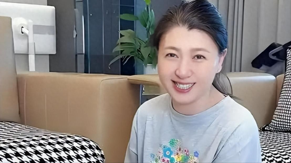 闫学晶事件再升级！官媒下场发文锐评，言辞犀利，句句直戳她心窝