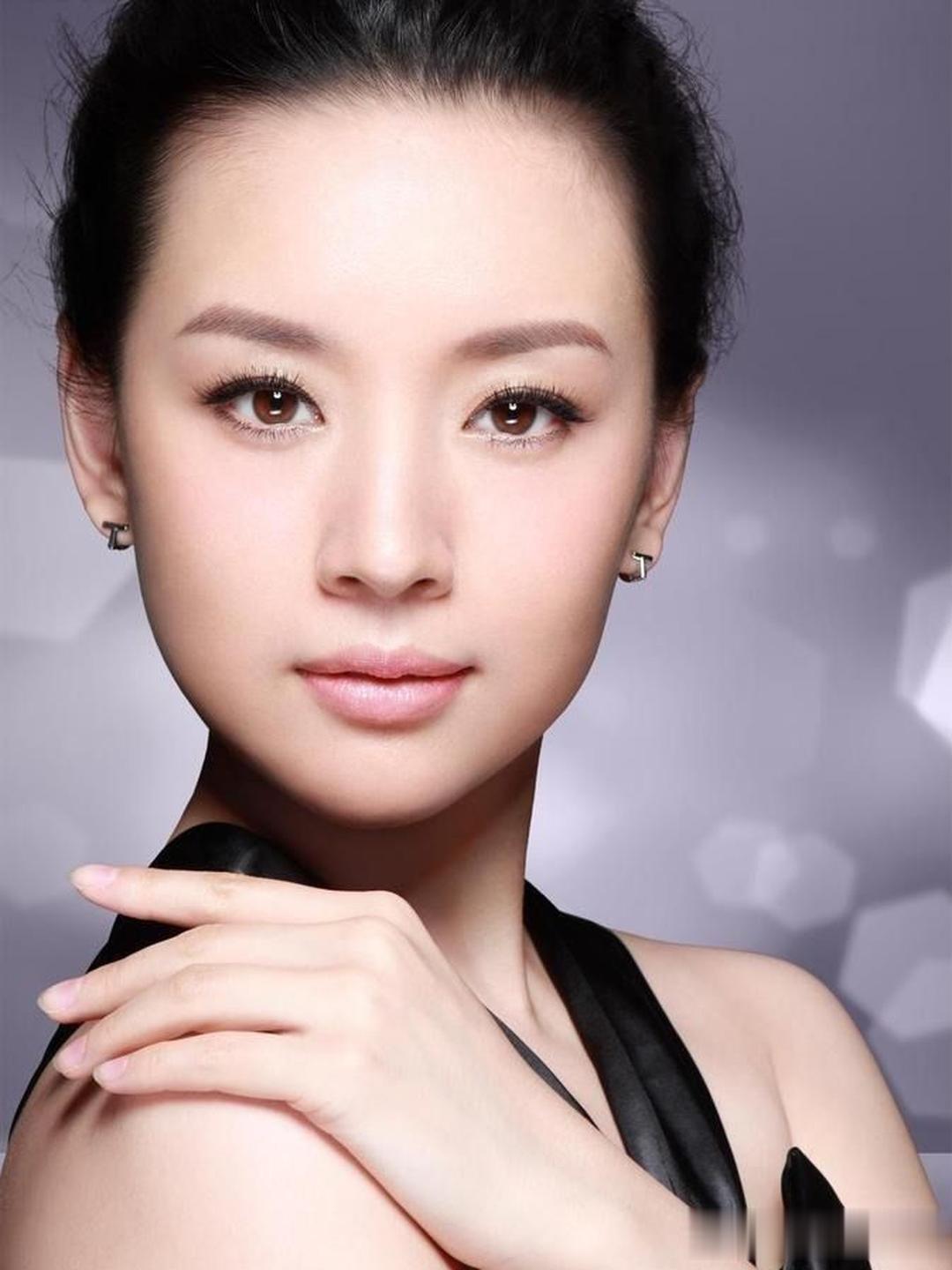 董洁，文静聪慧，气质清冷，我见犹怜！