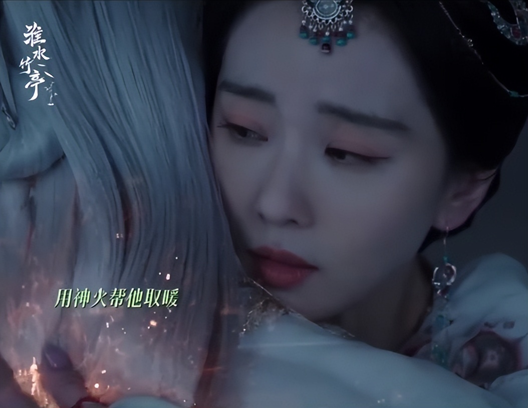 刘诗诗空降深圳商场！脸上褶多但天鹅颈优雅，高马尾上假发片尴尬