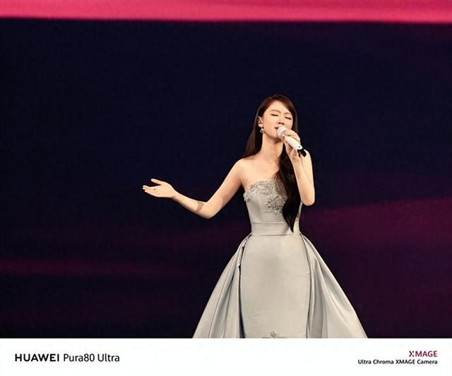 双长焦舞台神器！华为Pura 80 Ultra实拍单依纯：远摄拍出写真大图
