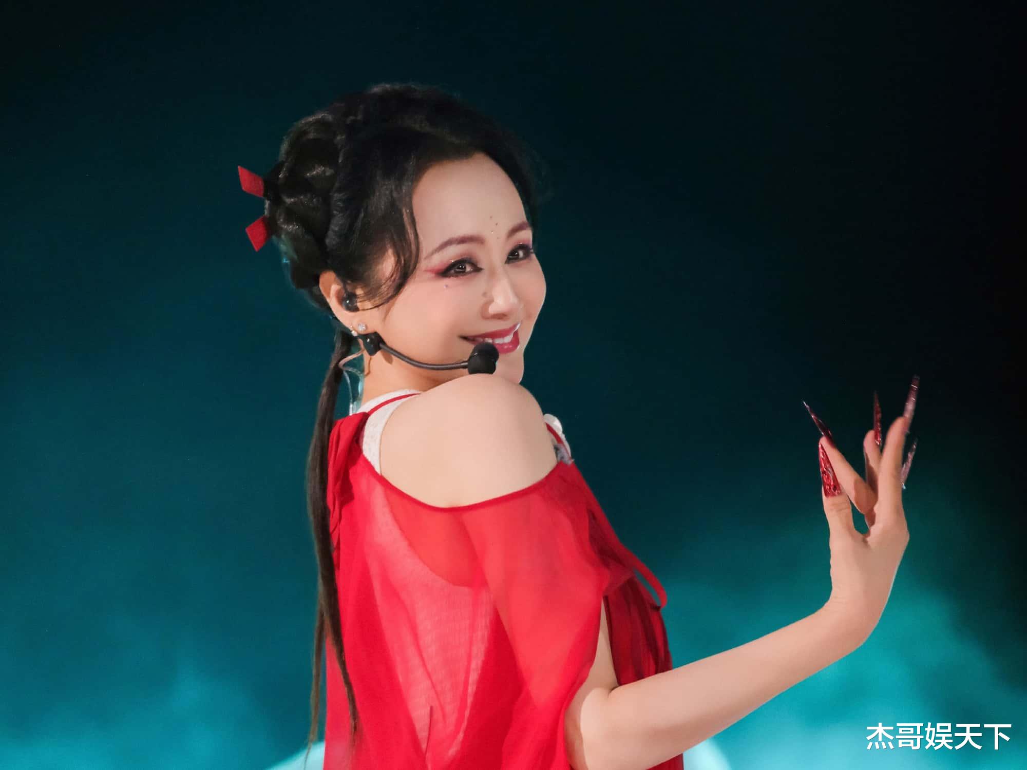 叶童这一磕，直接把真人秀的“假”撕了个粉碎