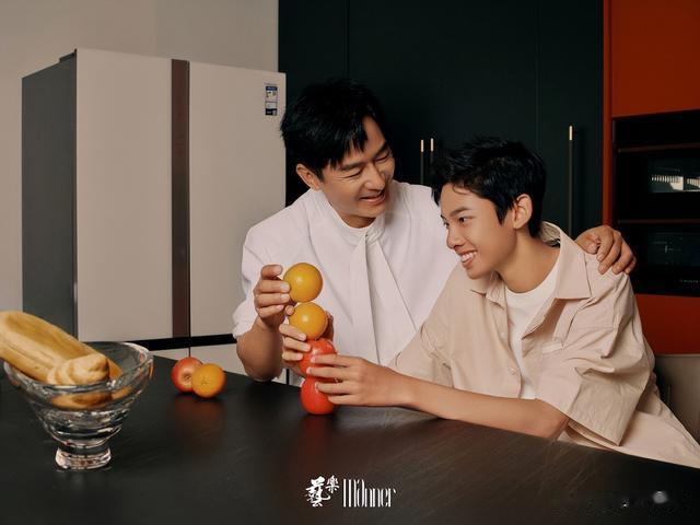 郭晓冬和儿子拍大片,15岁郭子诚龅牙严重,越长越像东南亚帅哥