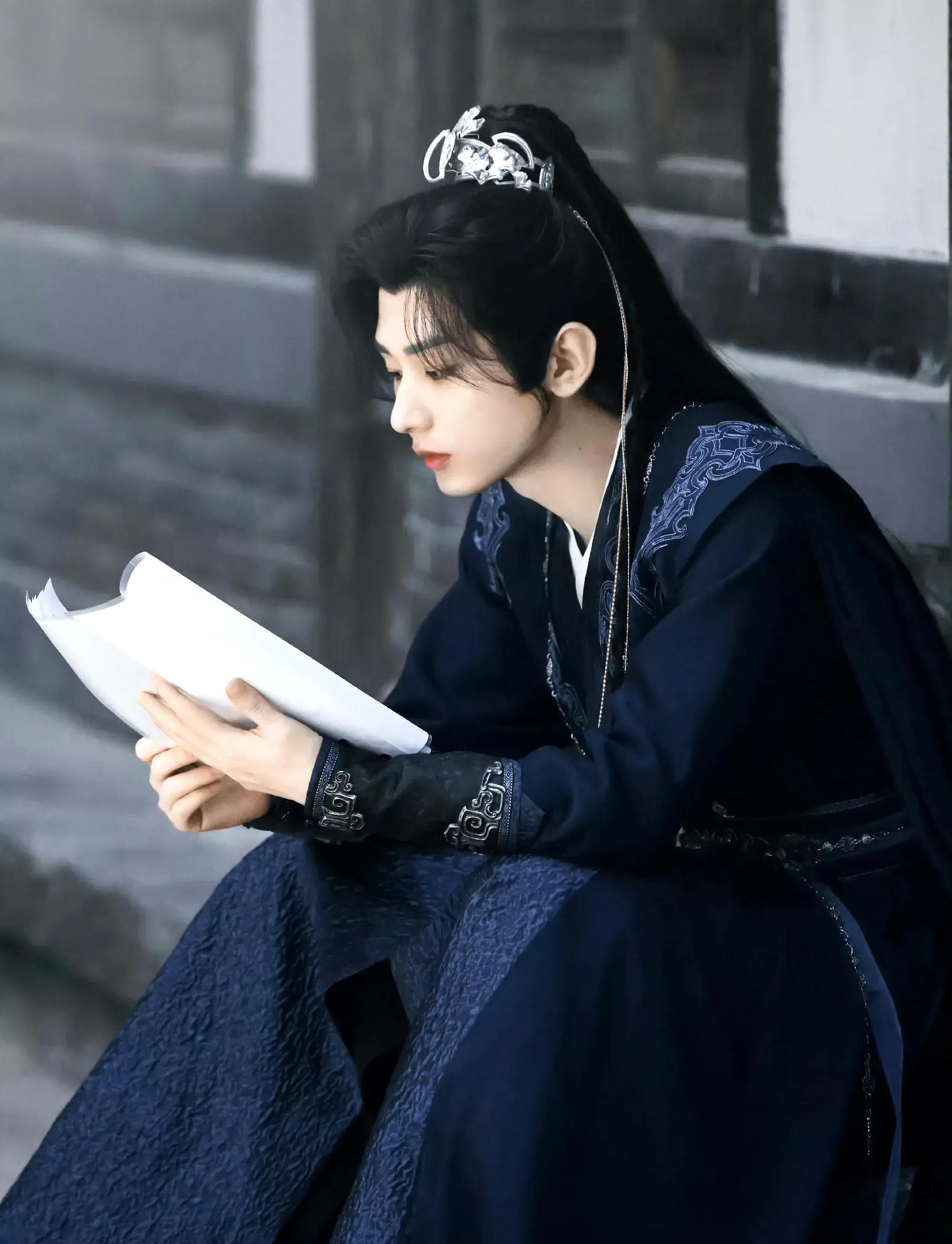 成毅风波持续发酵,知名演员本想说句公道话,不料肖战突被牵连