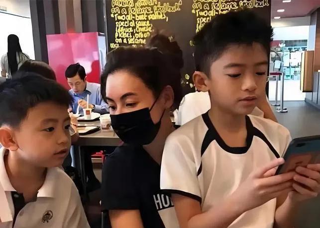 大S与张柏芝:两位带着两个孩子的离异女星,人生境遇为何如此不同?