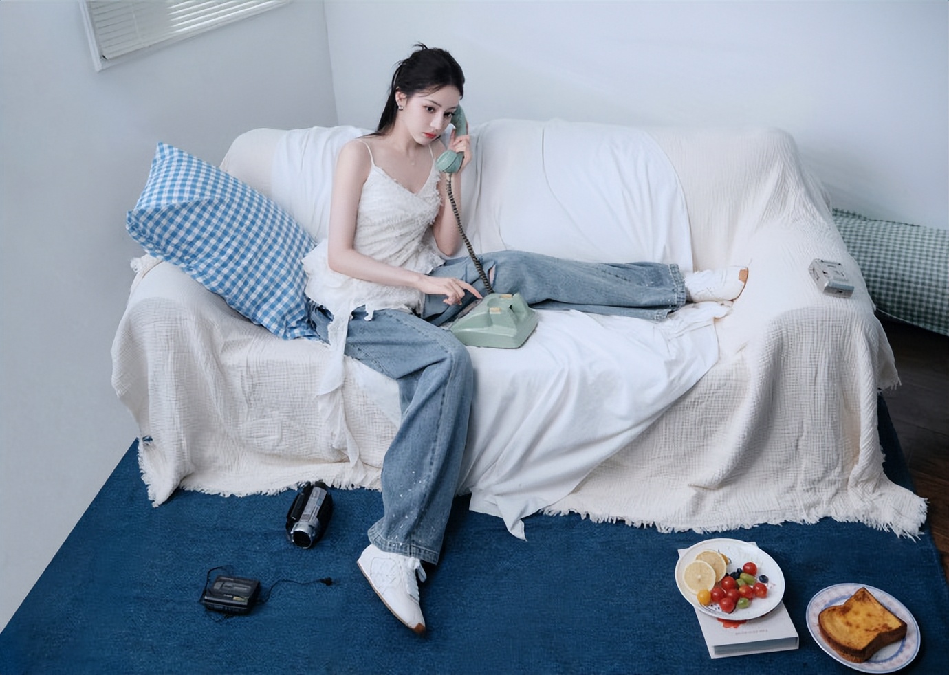 迪丽热巴的日常穿搭好接地气！在配上这神仙颜值简直绝美。