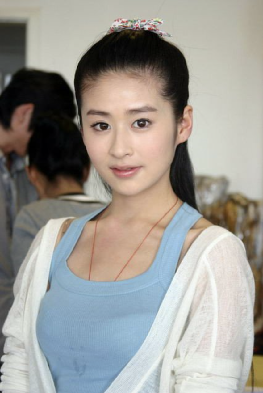 小时候嫌她五大三粗,配不上刘恺威,现在才知她在美人堆里都出挑