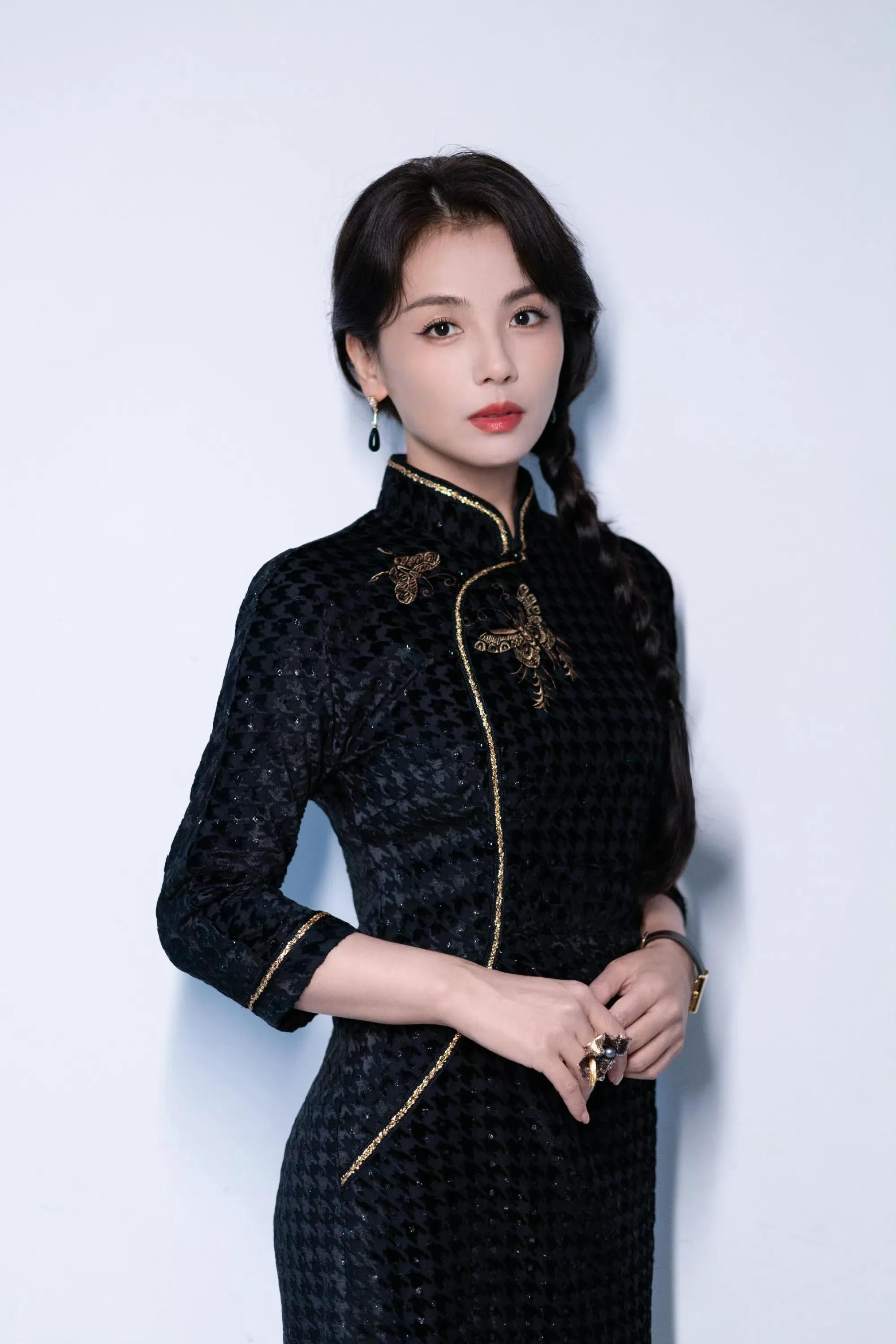 刘涛复古旗袍装造型优雅迷人