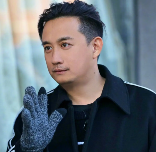 54岁黄磊回应无戏可拍:2年没拍戏,3年没当男主,综艺演戏都停了