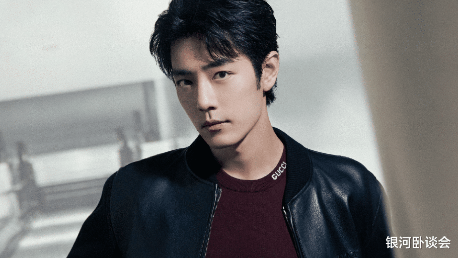 肖战与经纪人疑似恋情曝光,网友热议“暗秀恩爱”!